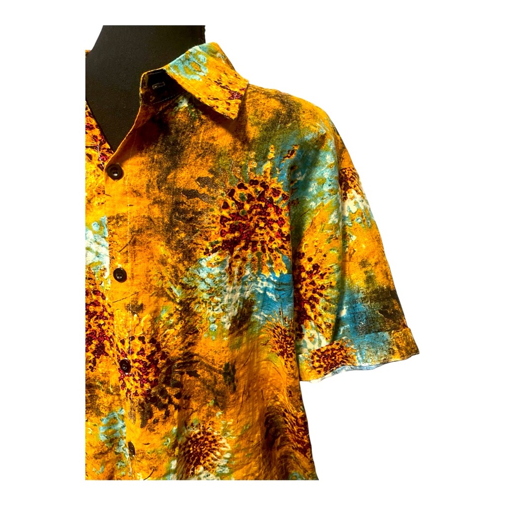 Fun pattern, multi colored button down shirt. Men’s medium. Short sleeve